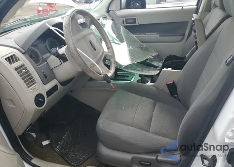 2009 Ford Escape Xlt z USA, uszkodzony, nr VIN 1FMCU93769KB21353